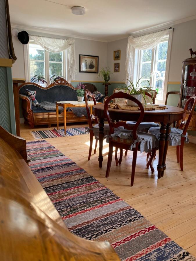 Bjoersjoeas Vildmark - Room In The Main House Olofstorp Buitenkant foto