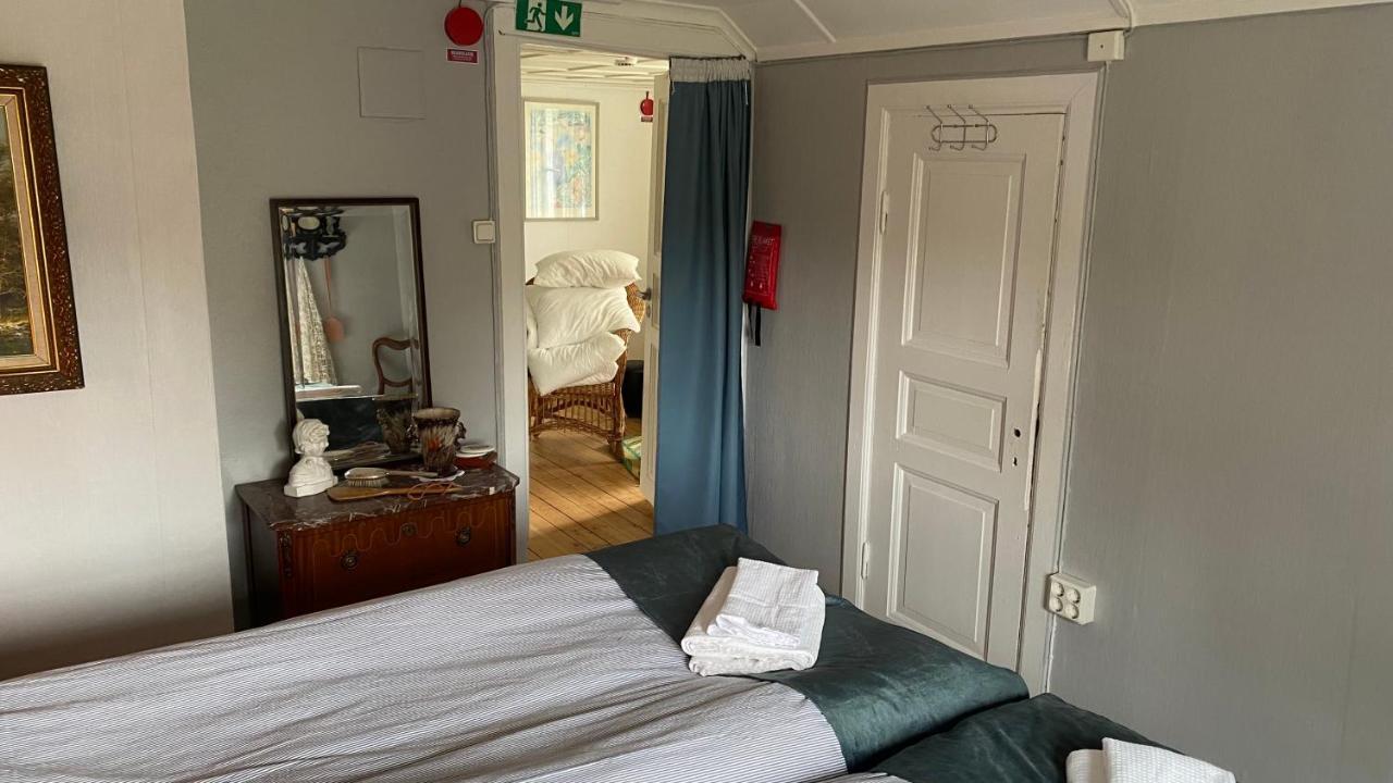Bjoersjoeas Vildmark - Room In The Main House Olofstorp Buitenkant foto